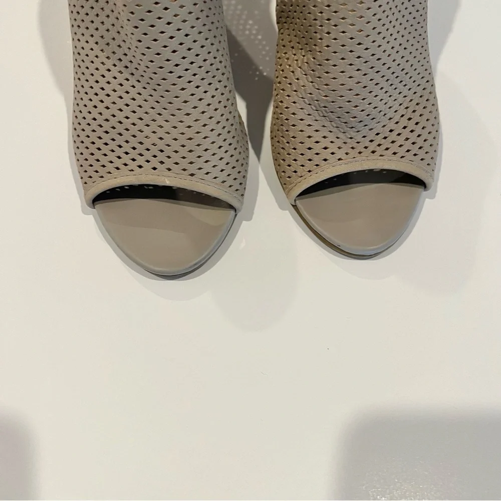 Kenneth Cole Reaction Tan Wedges Size 8